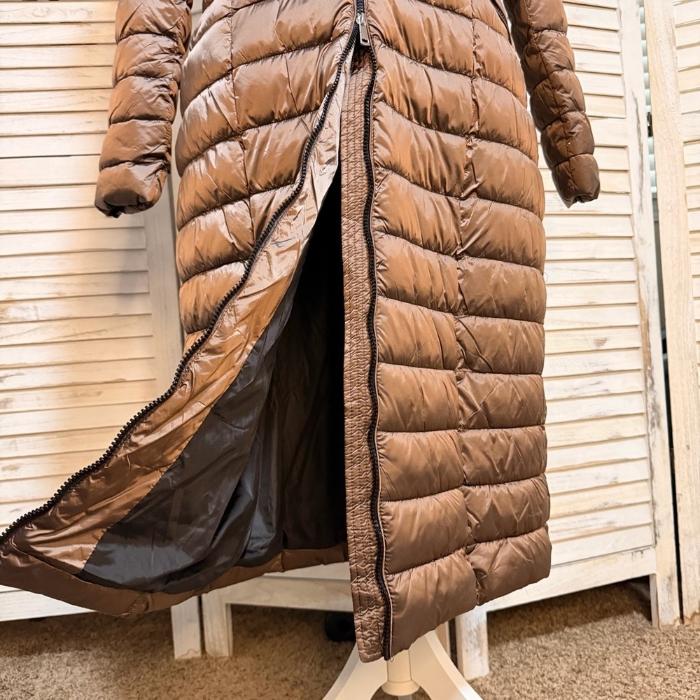 Elegant Brown Puffer Jacket with Faux Fur Trim - Picture 5 of 11